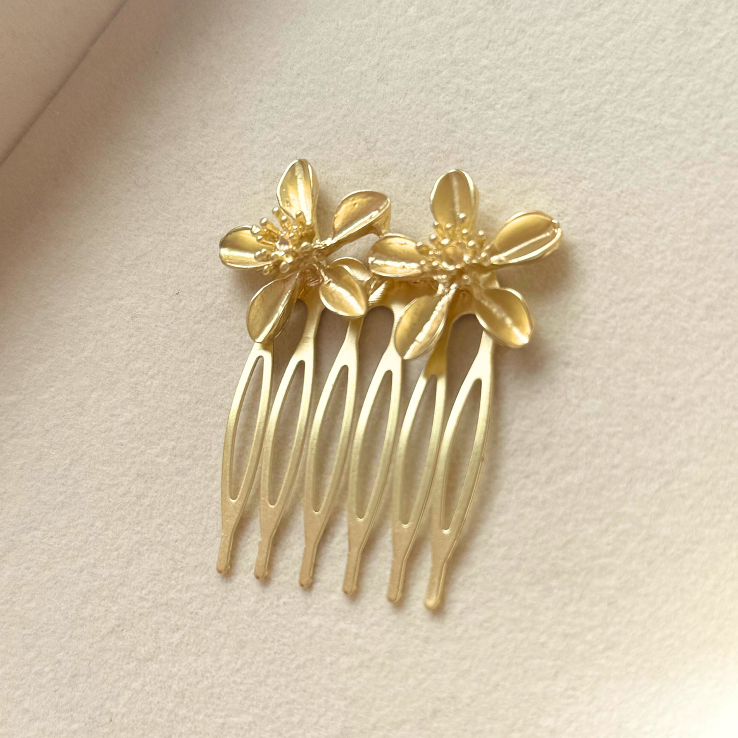 PEINECILLO FLORES DOBLE